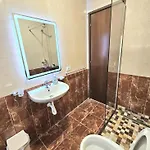 아파트 Cozy 1 Bedroom Near Parks, Cafes & Restaurants 티라나