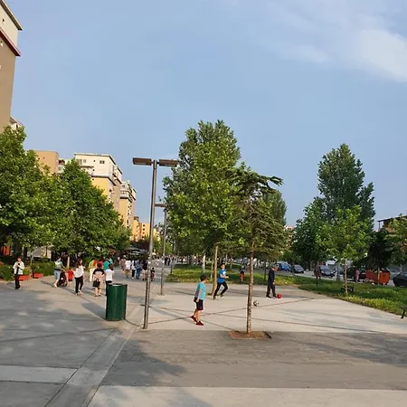 Daire Cozy 1 Bedroom Near Parks, Cafes & Restaurants Tiran