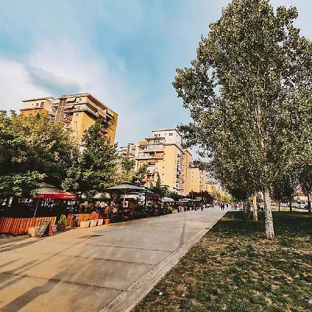 Cozy 1 Bedroom Near Parks, Cafes & Restaurants Apartmán Tirana