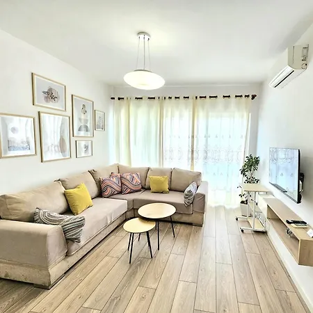 Cozy 1 Bedroom Near Parks, Cafes & Restaurants *