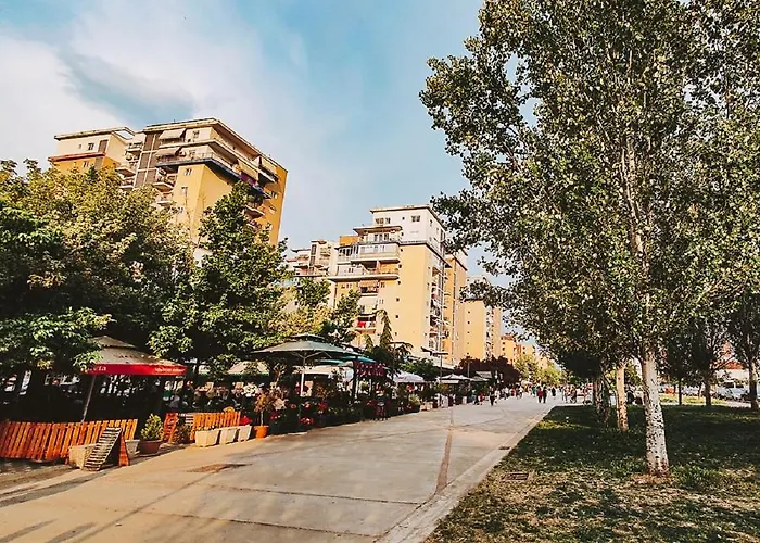 Cozy 1 Bedroom Near Parks, Cafes & Restaurants Apartamento Tirana